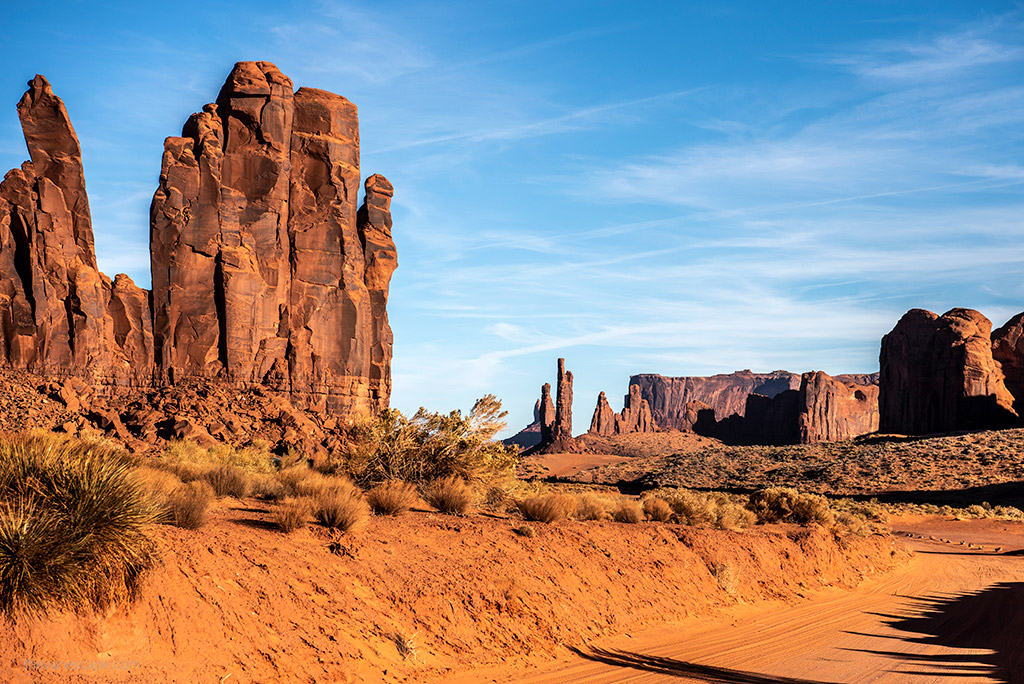 Arches Scenic Drive: monumet rocks along the route.
