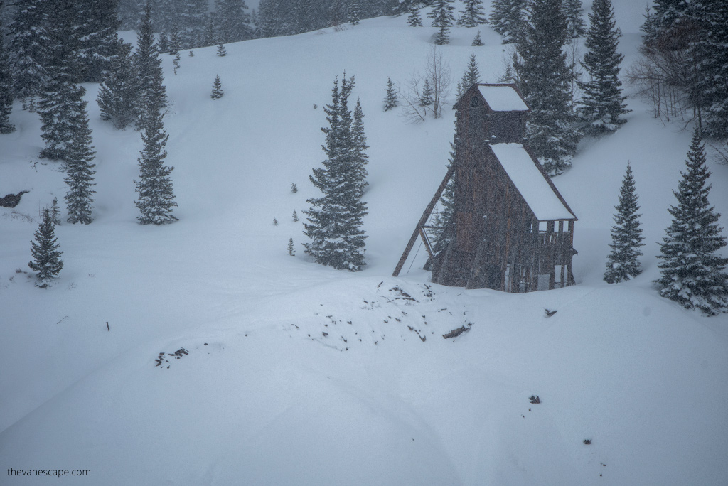 Snow scenery during Driving the Million Dollar Highway. 