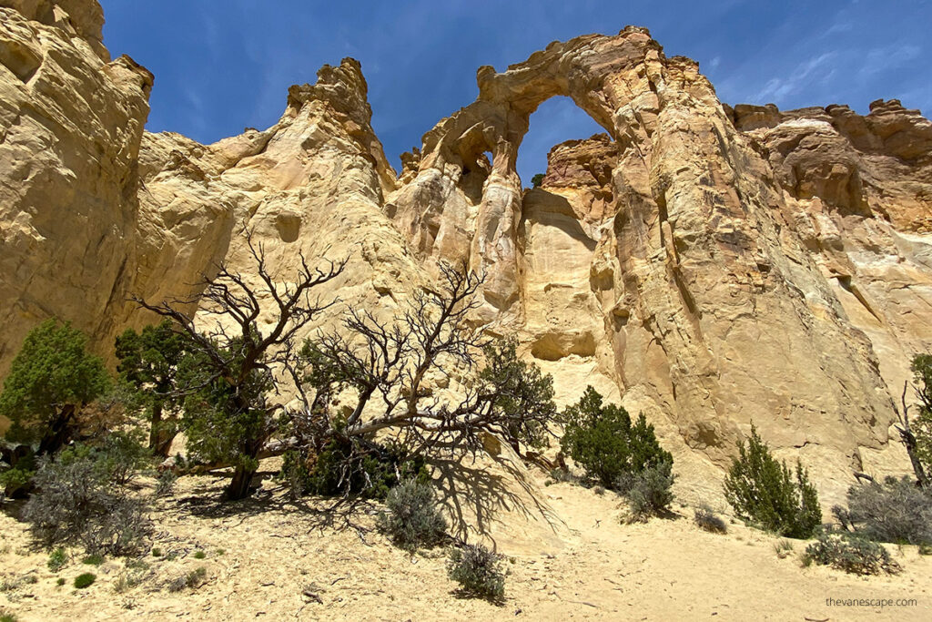 Cottonwood Canyon Road - stunning rock formation of Grosvenor Arch.