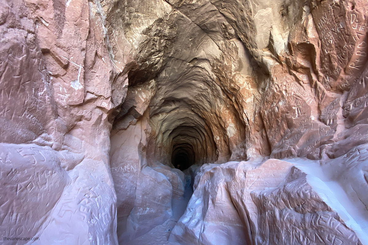 tunnel  Belly of the Dragon trail 