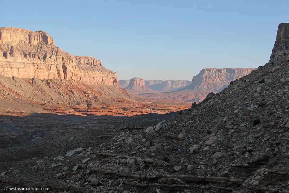 Canyon descent to Havasu Falls.