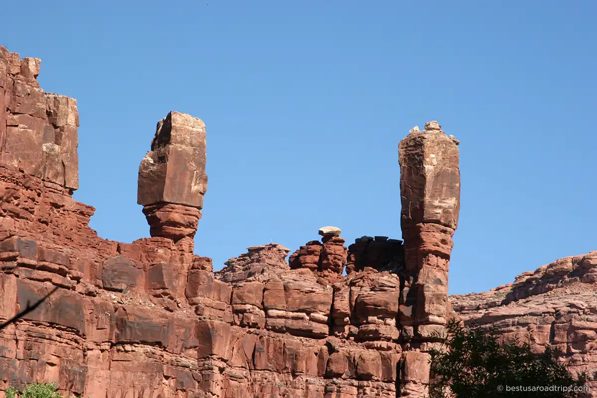 Rocks along the hiking trail.
